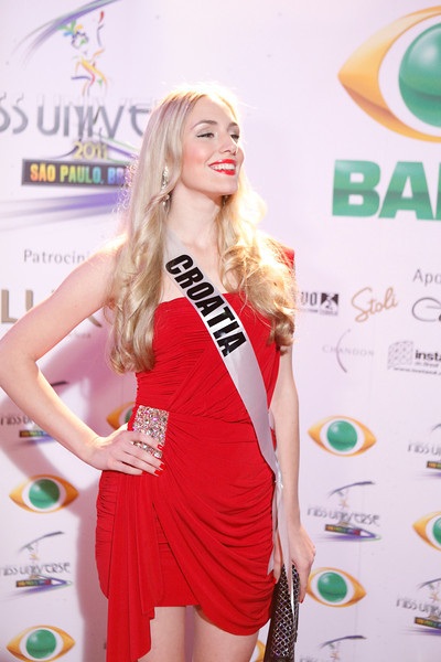 Hoàng My đi tiệc cùng người đẹp Hoàn vũ - 23