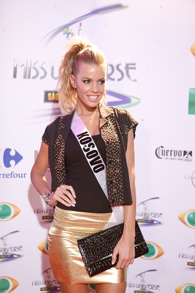 Hoàng My đi tiệc cùng người đẹp Hoàn vũ - 29