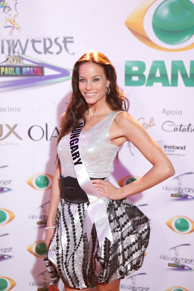 Hoàng My đi tiệc cùng người đẹp Hoàn vũ - 30