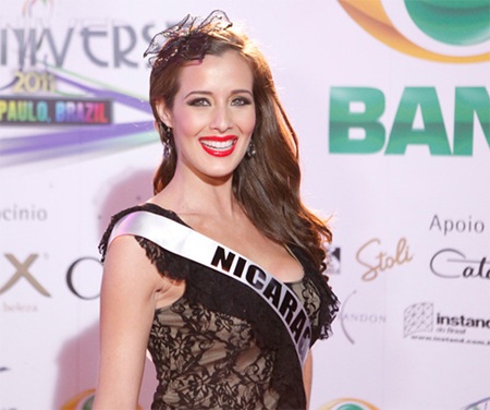 Hoàng My đi tiệc cùng người đẹp Hoàn vũ - 34