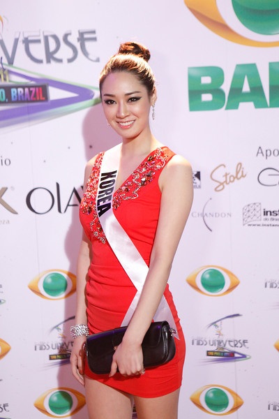 Hoàng My đi tiệc cùng người đẹp Hoàn vũ - 38