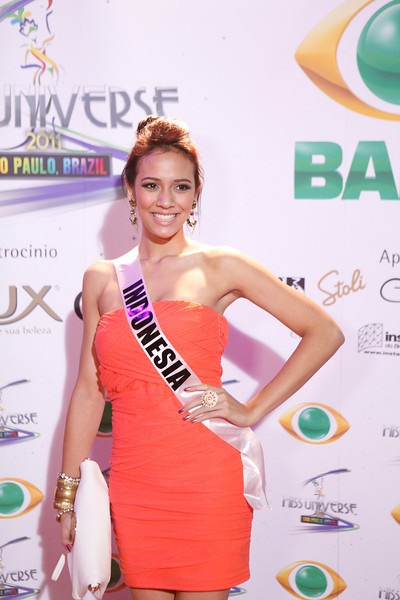 Hoàng My đi tiệc cùng người đẹp Hoàn vũ - 39