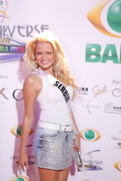 Hoàng My đi tiệc cùng người đẹp Hoàn vũ - 14