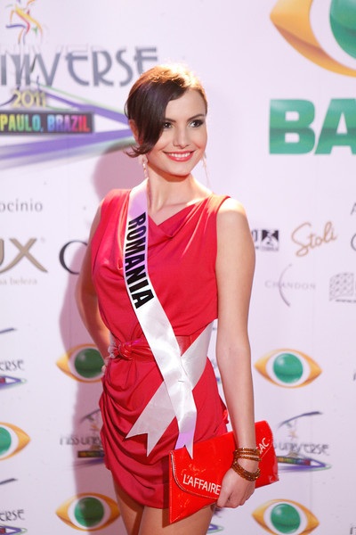 Hoàng My đi tiệc cùng người đẹp Hoàn vũ - 15