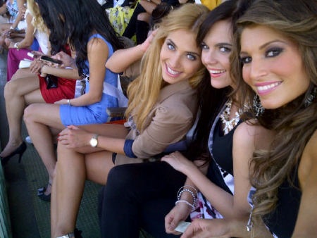 Người đẹp Hoàn vũ đi xem đua ngựa - 3