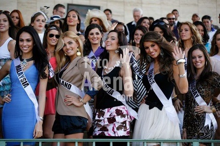 Người đẹp Hoàn vũ đi xem đua ngựa - 4