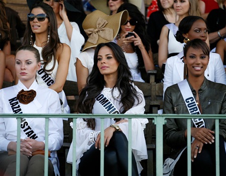 Người đẹp Hoàn vũ đi xem đua ngựa - 8