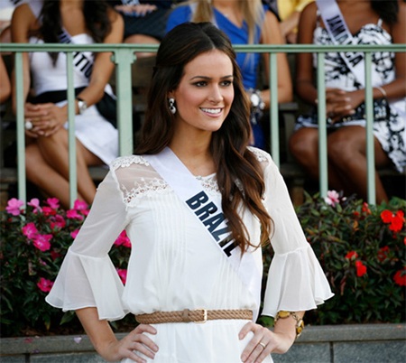 Người đẹp Hoàn vũ đi xem đua ngựa - 10