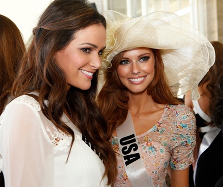 Người đẹp Hoàn vũ đi xem đua ngựa - 19