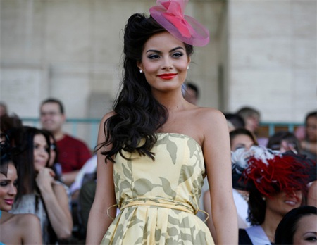 Người đẹp Hoàn vũ đi xem đua ngựa - 13