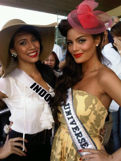 Người đẹp Hoàn vũ đi xem đua ngựa - 23