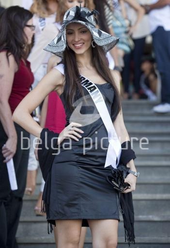 Người đẹp Hoàn vũ đi xem đua ngựa - 28