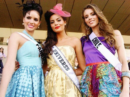 Người đẹp Hoàn vũ đi xem đua ngựa - 37