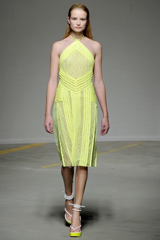 BST điệu đà của Christopher Kane - 4