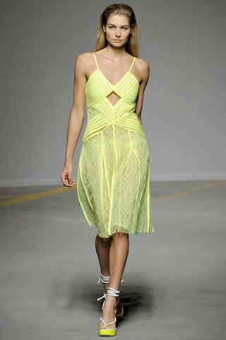 BST điệu đà của Christopher Kane - 5