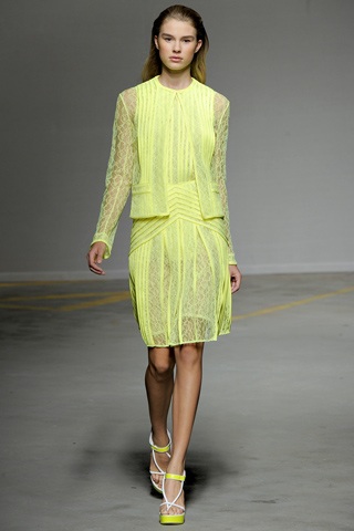 BST điệu đà của Christopher Kane - 6