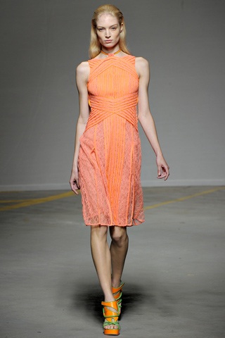 BST điệu đà của Christopher Kane - 10