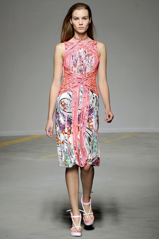 BST điệu đà của Christopher Kane - 20