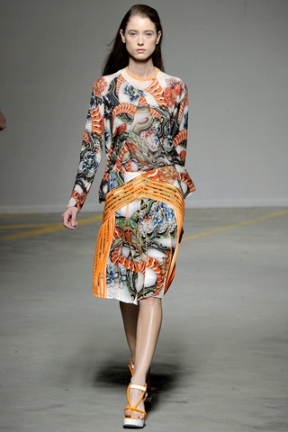 BST điệu đà của Christopher Kane - 21