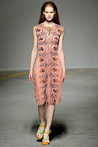 BST điệu đà của Christopher Kane - 23