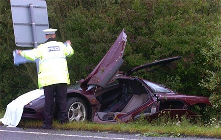 “Mr Bean” lái siêu xe và gặp nạn - 1 “Mr Bean” lái siêu xe và gặp nạn - 1