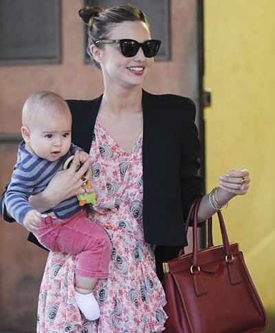 Thiên thần Victoria 's Secret khoe chân dài và cục cưng đáng yêu - 12 Thiên thần Victoria 's Secret khoe chân dài và cục cưng đáng yêu - 12