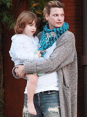 Siêu mẫu Linda Evangelista đòi bồ cũ khoản tiền lớn để nuôi con - 2 Siêu mẫu Linda Evangelista đòi bồ cũ khoản tiền lớn để nuôi con - 2