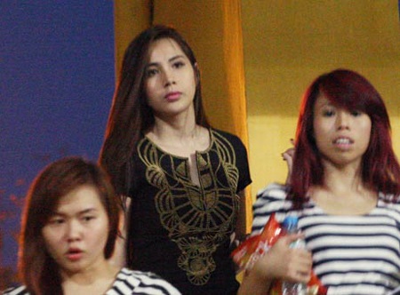Thủy Tiên xem Công Vinh thi đấu ở Hà Nội - 1