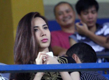 Thủy Tiên xem Công Vinh thi đấu ở Hà Nội - 2