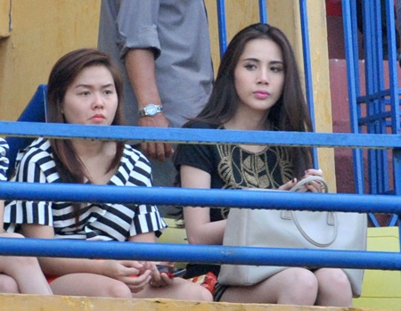 Thủy Tiên xem Công Vinh thi đấu ở Hà Nội - 3