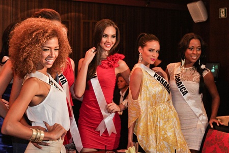 Hoàng My rạng rỡ trong tiệc tối - 3 Hoàng My rạng rỡ trong tiệc tối - 3