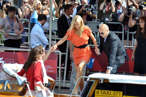 Gwyneth Paltrow khoe sắc vóc rạng ngời tại LHP Venice - 3