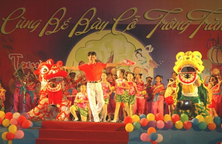 Xuân Bắc vui trung thu cùng trẻ nhỏ - 4 Xuân Bắc vui trung thu cùng trẻ nhỏ - 4