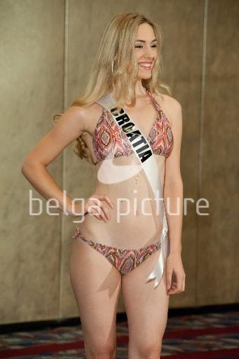 Hoàng My tự tin diện bikini tiếp xúc ban giám khảo - 40 Hoàng My tự tin diện bikini tiếp xúc ban giám khảo - 40