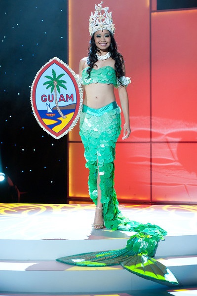 Hoàng My gợi cảm với áo tứ thân cách điệu - 19 Hoàng My gợi cảm với áo tứ thân cách điệu - 19