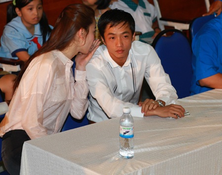 Hà Hồ - Quốc Cường vui trung thu cùng trẻ em - 12 Hà Hồ - Quốc Cường vui trung thu cùng trẻ em - 12