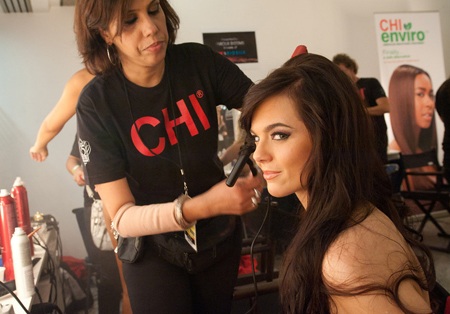 Hình ảnh thú vị hậu trường buổi sơ khảo Hoa hậu Hoàn vũ - 20 Hình ảnh thú vị hậu trường buổi sơ khảo Hoa hậu Hoàn vũ - 20