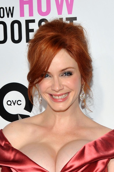 Christina Hendricks khoe “vòng một” khủng - 7 Christina Hendricks khoe “vòng một” khủng - 7