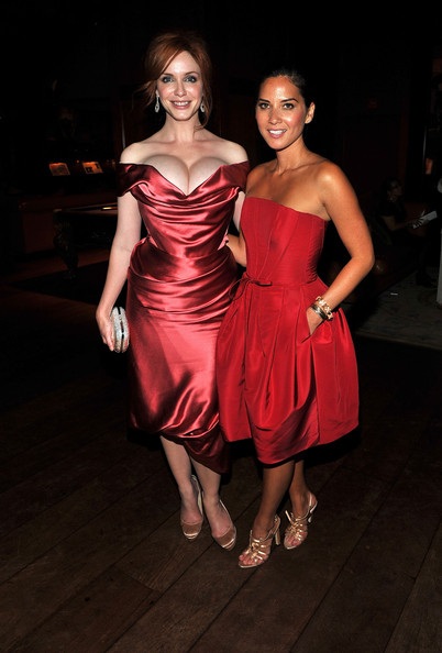 Christina Hendricks khoe “vòng một” khủng - 10 Christina Hendricks khoe “vòng một” khủng - 10