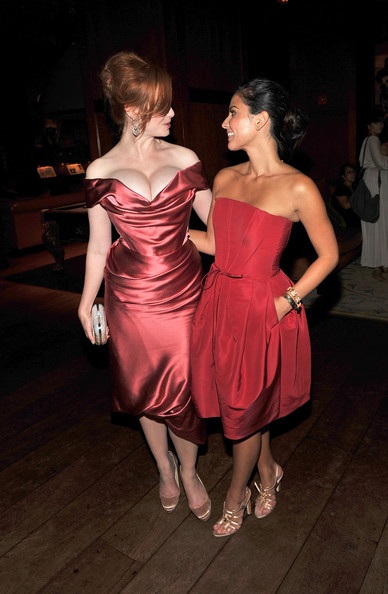 Christina Hendricks khoe “vòng một” khủng - 11 Christina Hendricks khoe “vòng một” khủng - 11