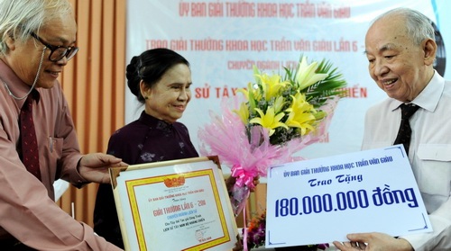 Nghiêm túc như giải thưởng Trần Văn Giàu - 1 Nghiêm túc như giải thưởng Trần Văn Giàu - 1