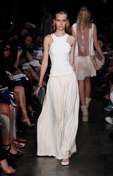“Liếc” BST mới của Victoria Beckham - 7 “Liếc” BST mới của Victoria Beckham - 7