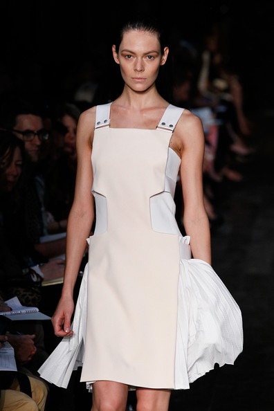 “Liếc” BST mới của Victoria Beckham - 13 “Liếc” BST mới của Victoria Beckham - 13