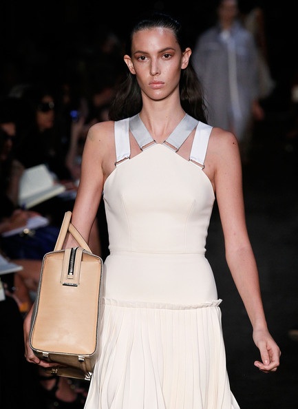 “Liếc” BST mới của Victoria Beckham - 14 “Liếc” BST mới của Victoria Beckham - 14