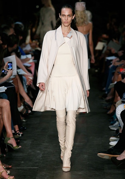“Liếc” BST mới của Victoria Beckham - 18 “Liếc” BST mới của Victoria Beckham - 18