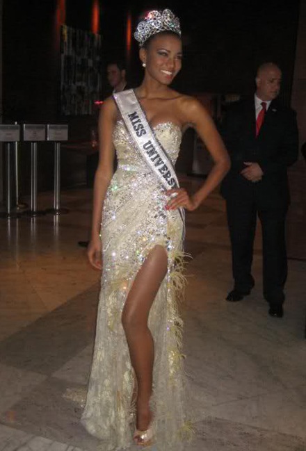 Tân Hoa hậu Hoàn vũ bị tố làm giả giấy tờ - 3