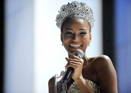 Tân Hoa hậu Hoàn vũ bị tố làm giả giấy tờ - 2