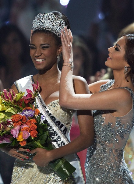 Tân Hoa hậu Hoàn vũ bị tố làm giả giấy tờ - 1