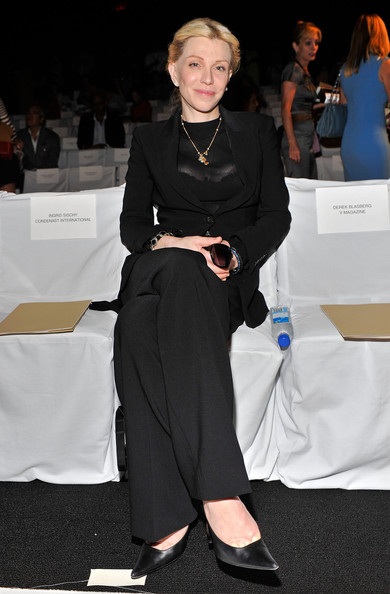 Michael Douglas thân thiết với Rosie Whiteley khi xem trình diễn thời trang - 16