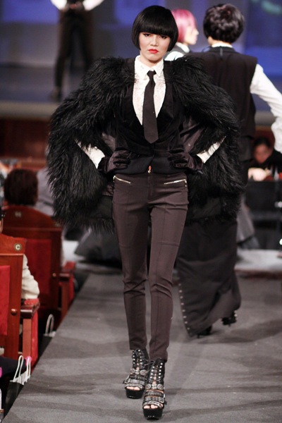 Kelly Bùi và các thiết kế cảm hứng từ “ma cà rồng” - 3